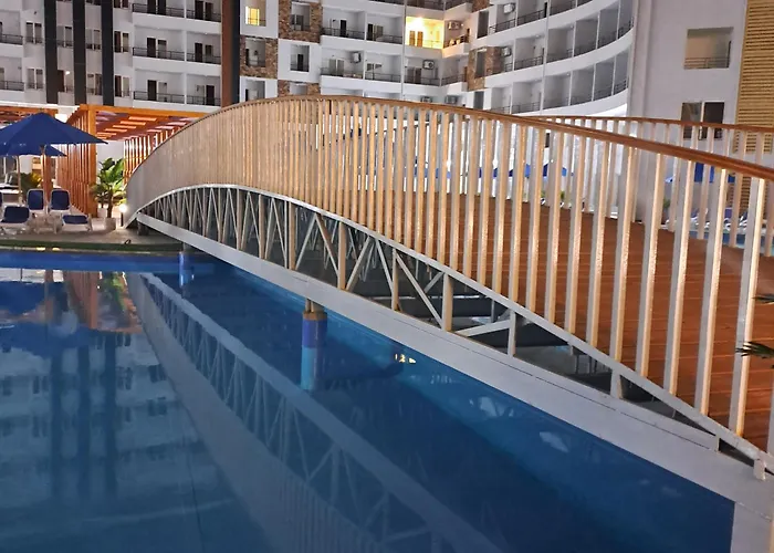 Otel Tiba Golden Resort, Down Town